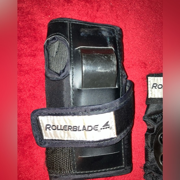 ROLLERBLADE SAFETY GEAR - Picture 4 of 6